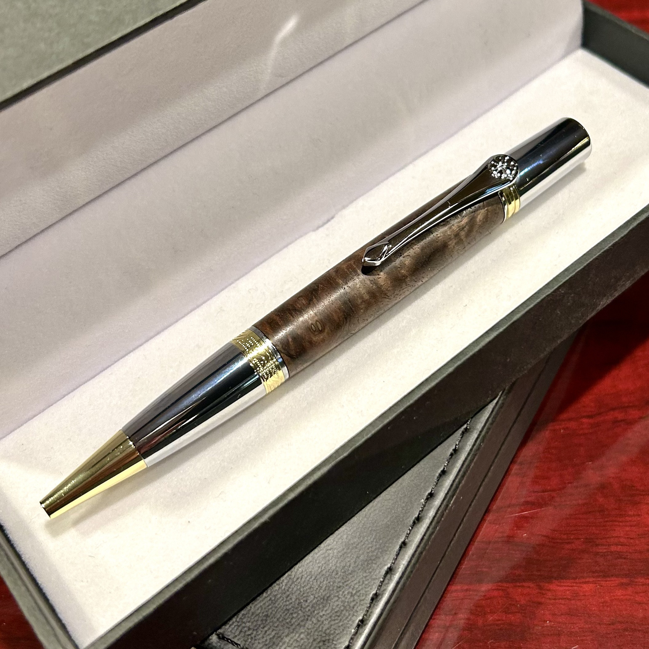 【希少杢】高級天然木クラロウォールナットの瘤木ボールペン　CNH1-81