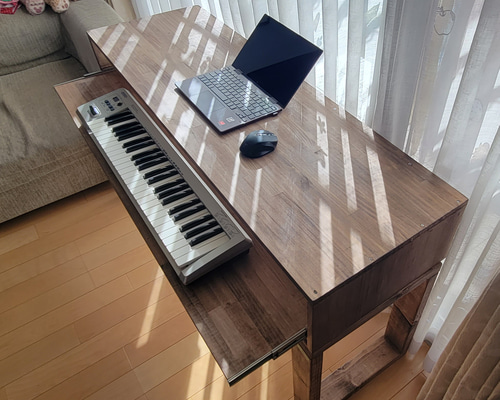 ピアノテーブル　木目調　DTMデスク Amazon.co.jp: DTMデスク DAW シンセサイザー 木目調 込み