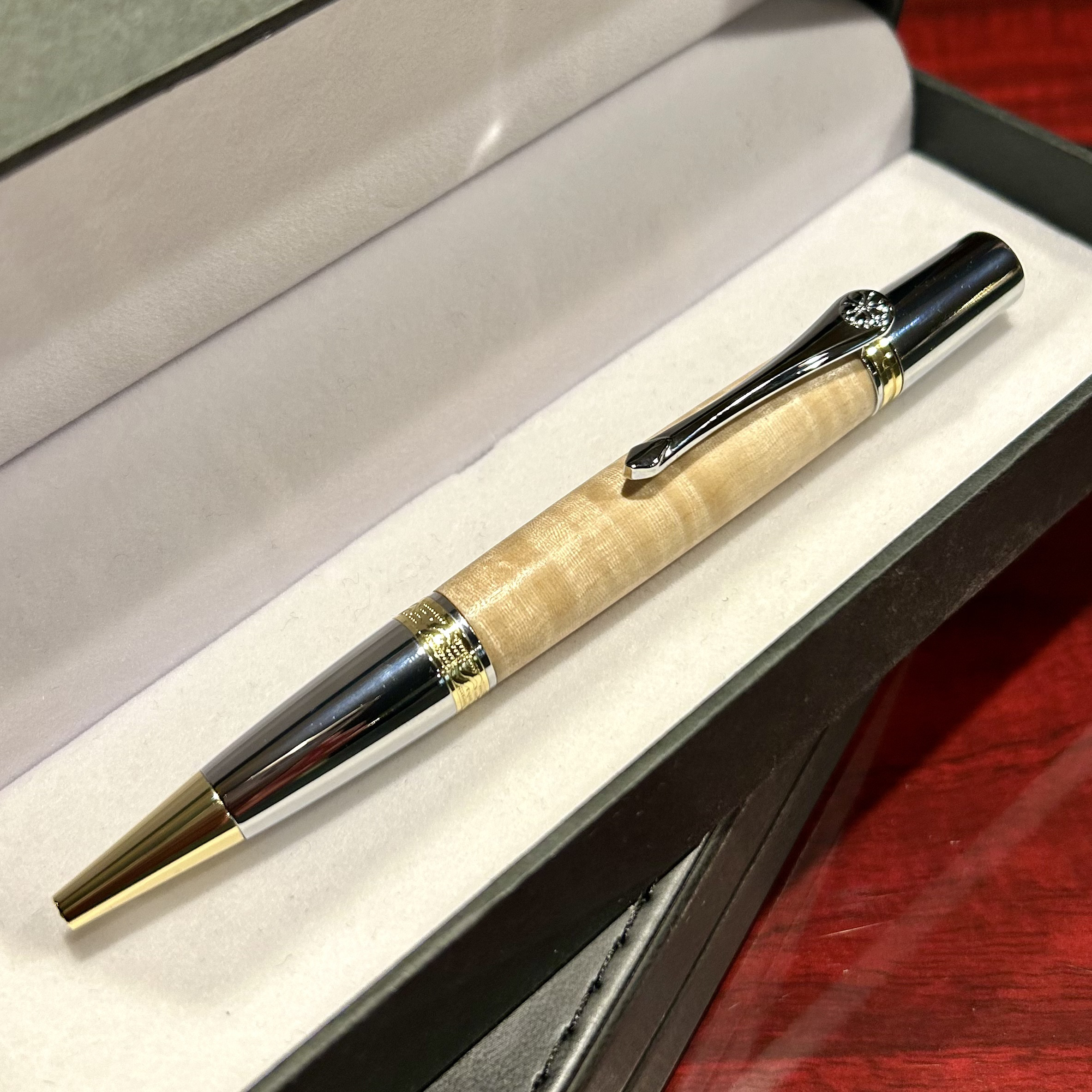 【希少・縮み杢】木の宝石　栃の木ボールペン CNZ1-77