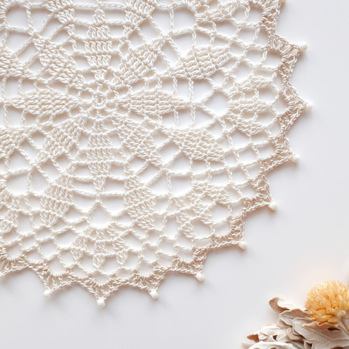 14cmシャビーシック*淡色レースとビーズの縁取り* レース編み 花模様