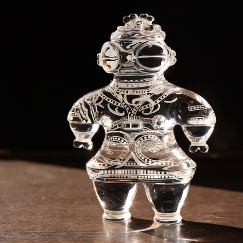 水晶の遮光器土偶 オブジェ【甲州水晶貴石細工】 659-506-2024.11