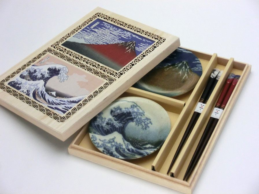 HOK-8008A　浮世絵器行　北斎赤小皿箸揃木箱入
