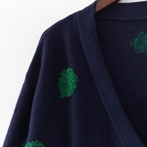 懐かしさと手作り感が可愛い♪Vネック水玉模様カーディガン ニット