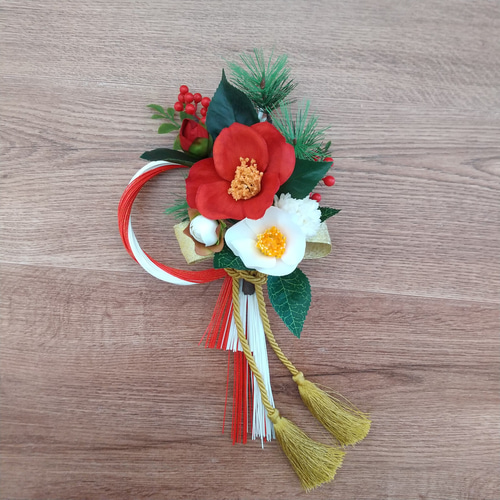 華やかな和の彩り～紅白椿の水引飾り お正月飾り 和モダン 古典 玄関