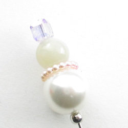 ムーンストーンが降る夜明け前から、せっせと作った雪だるまは、なぜか人懐っこい♪<ピンブローチ>AP068 3枚目の画像