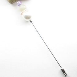 ムーンストーンが降る夜明け前から、せっせと作った雪だるまは、なぜか人懐っこい♪<ピンブローチ>AP068 1枚目の画像