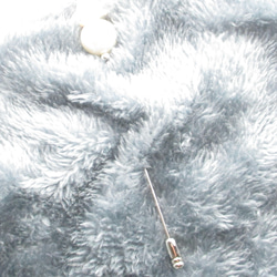 ムーンストーンが降る夜明け前から、せっせと作った雪だるまは、なぜか人懐っこい♪<ピンブローチ>AP068 2枚目の画像