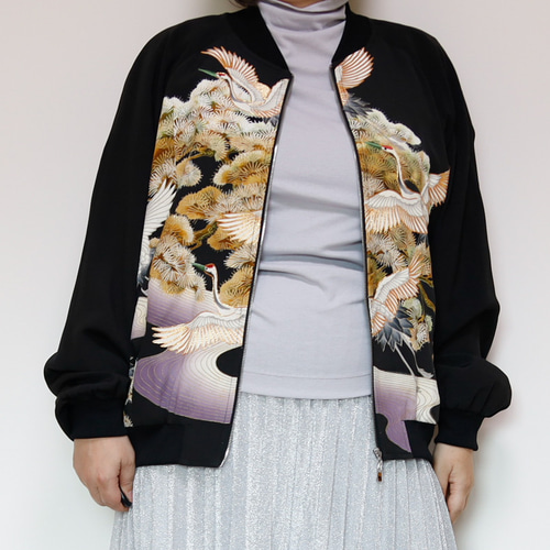 ミッチです。 振袖リメイクブルゾン ヴィンテージ着物を使ったブルゾン メンズM レディースXL ブラック 1