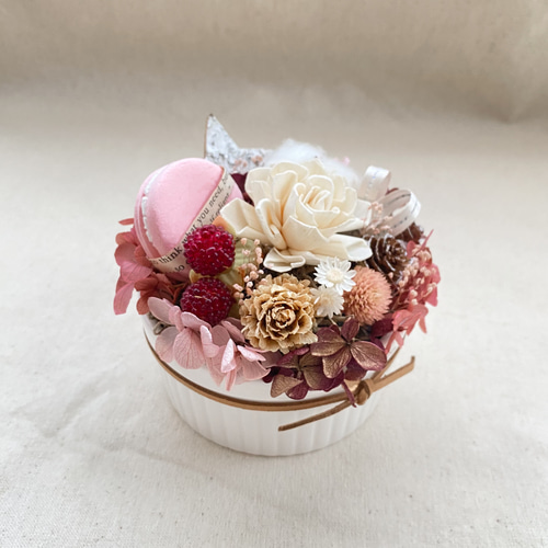 ココットのデザート風フラワーアレンジメント プリザーブド