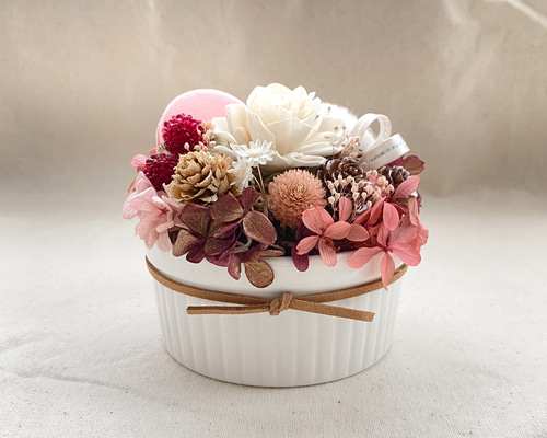 ココットのデザート風フラワーアレンジメント プリザーブドフラワー