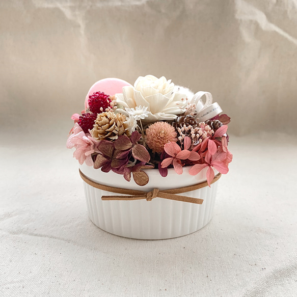 ココットのデザート風フラワーアレンジメント プリザーブドフラワー