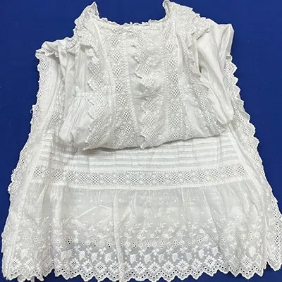 手刺繍レース飾りベビーガウン（No.2634）