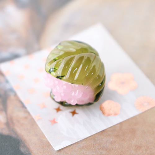 期間限定SALE＊ガラスのミニチュア和菓子・桜餅 ☆ガラスの