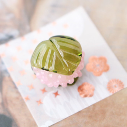 期間限定SALE＊ガラスのミニチュア和菓子・桜餅 ☆ガラスの
