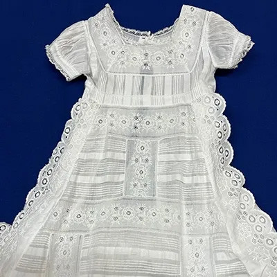 刺繍レース飾りベビーガウン（No.2633）