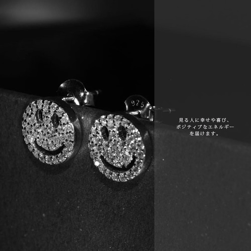 夏の在庫一掃で20%OFF』 ニコちゃん 2WAYピアス 貝パールバック