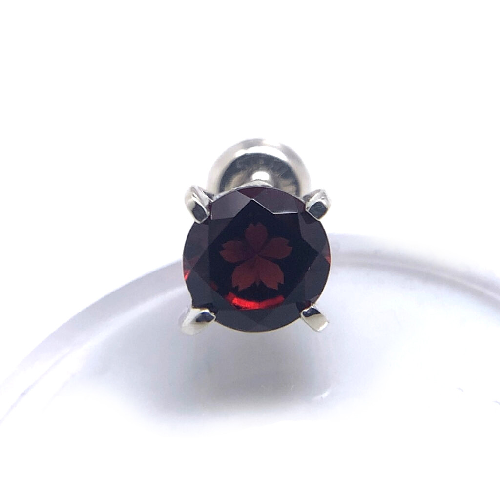 さくらインカットピアス ガーネット/シルバー925/片耳用 セカンドピアス/和柄 着物/メンズピアス/sa1pe