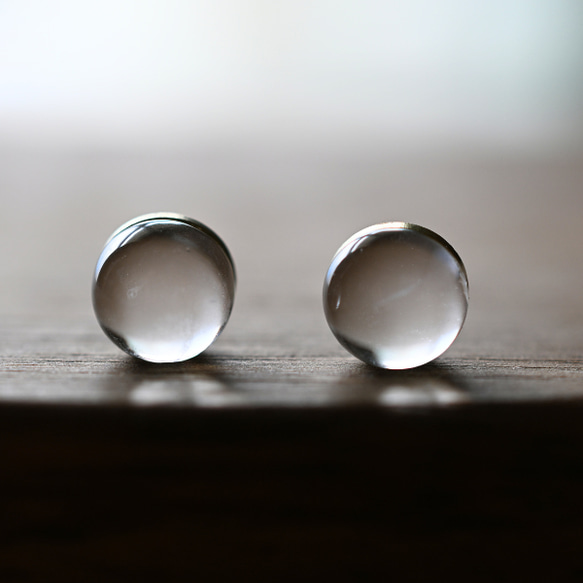 静かな透明｜クリスタルクォーツ 金具レスイヤリング 8mm/クリスタル