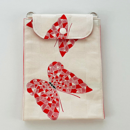 帯リメイク・スマホポシェット【半幅帯 白地に蝶柄】 スマホポシェット