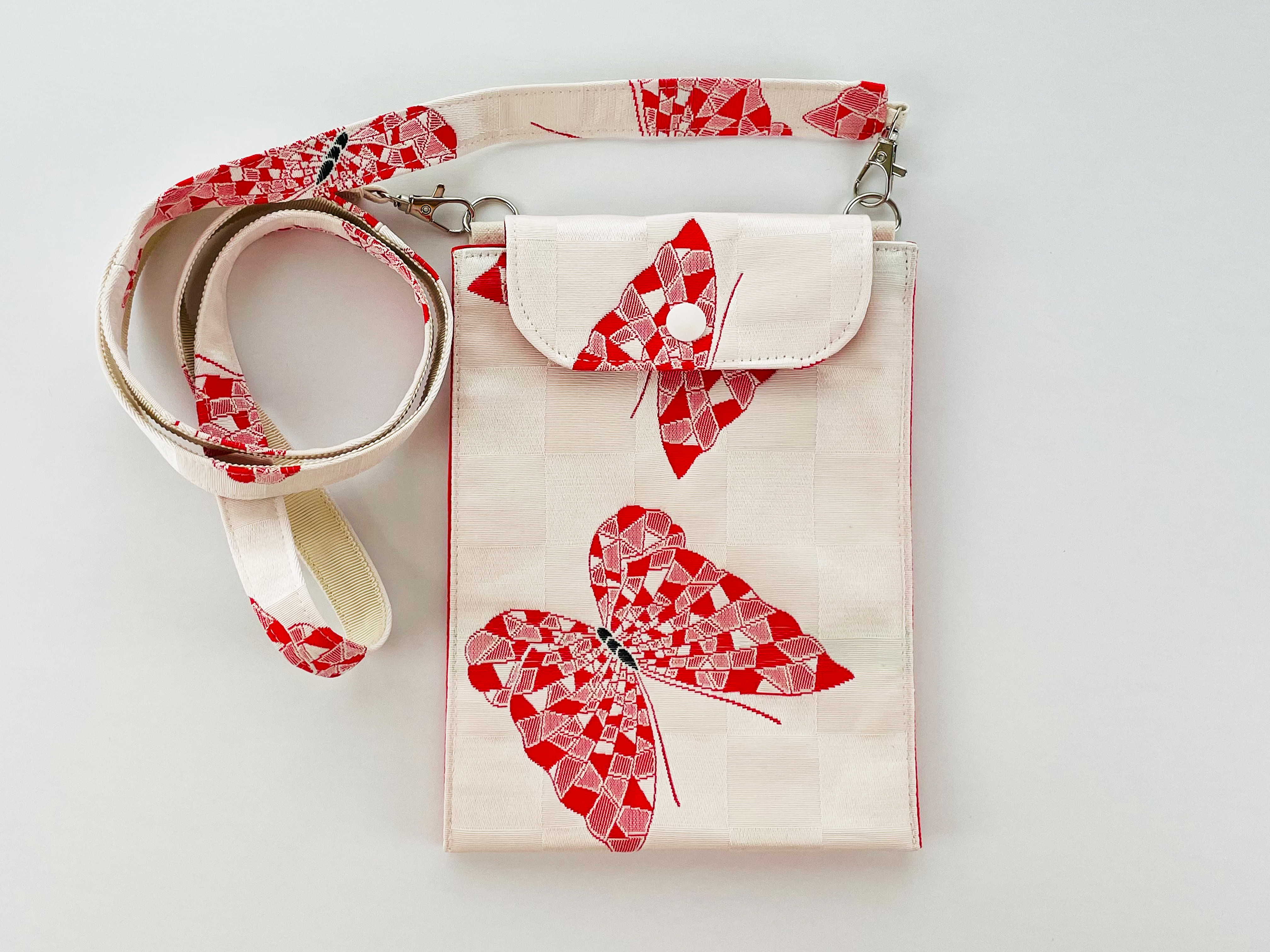 帯リメイク・スマホポシェット【半幅帯 白地に蝶柄】