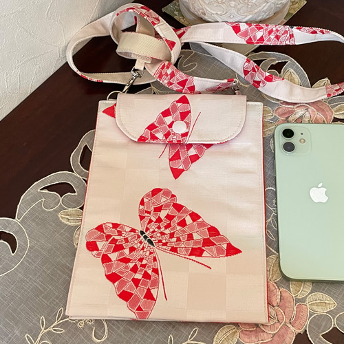 帯リメイク・スマホポシェット【半幅帯 白地に蝶柄】 スマホポシェット