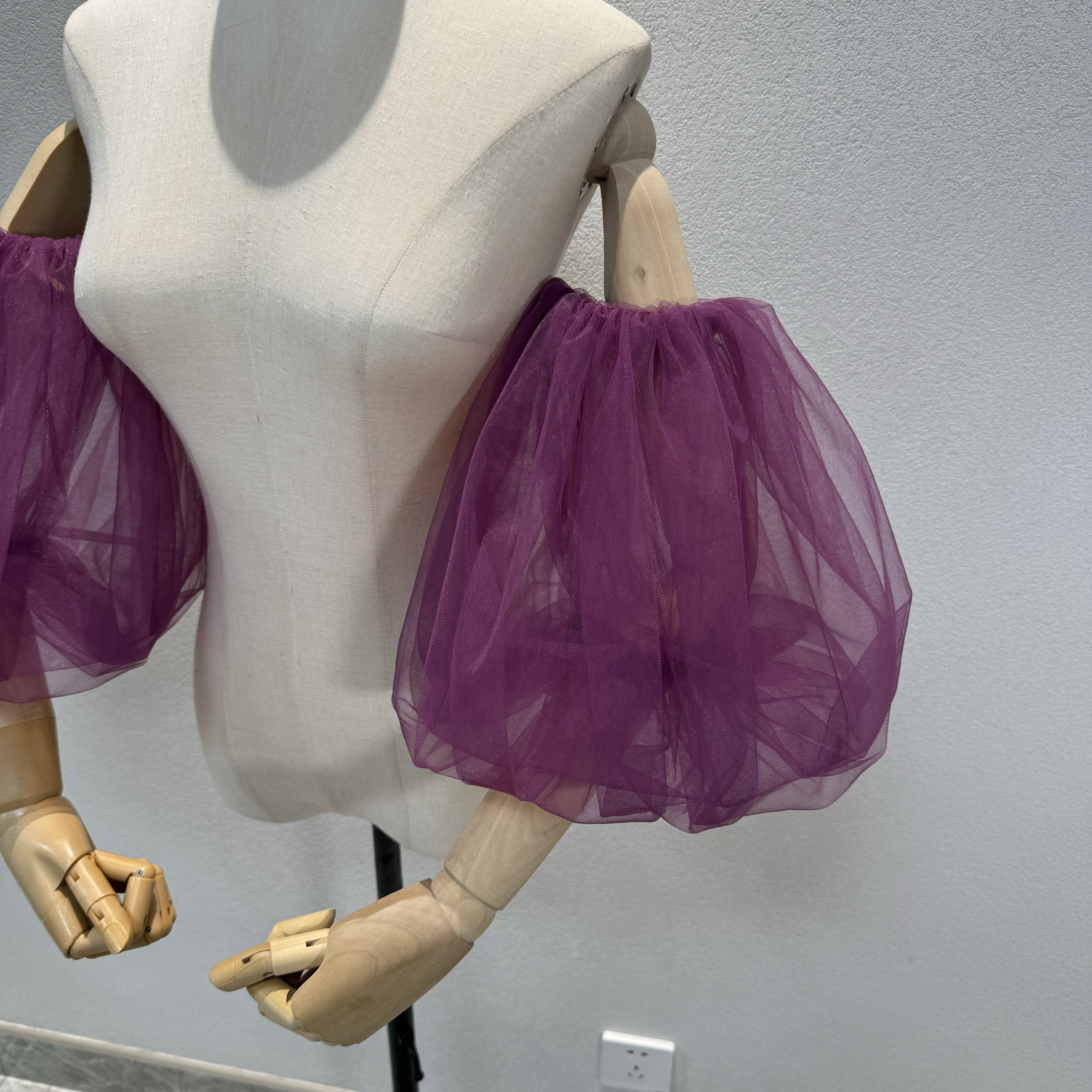 新色追加❢ソフトチュール　オーダーサイズ　オフショルダー付け袖　多層チュール　カラー変更可能薔薇のカラー　お呼ばれ披露宴