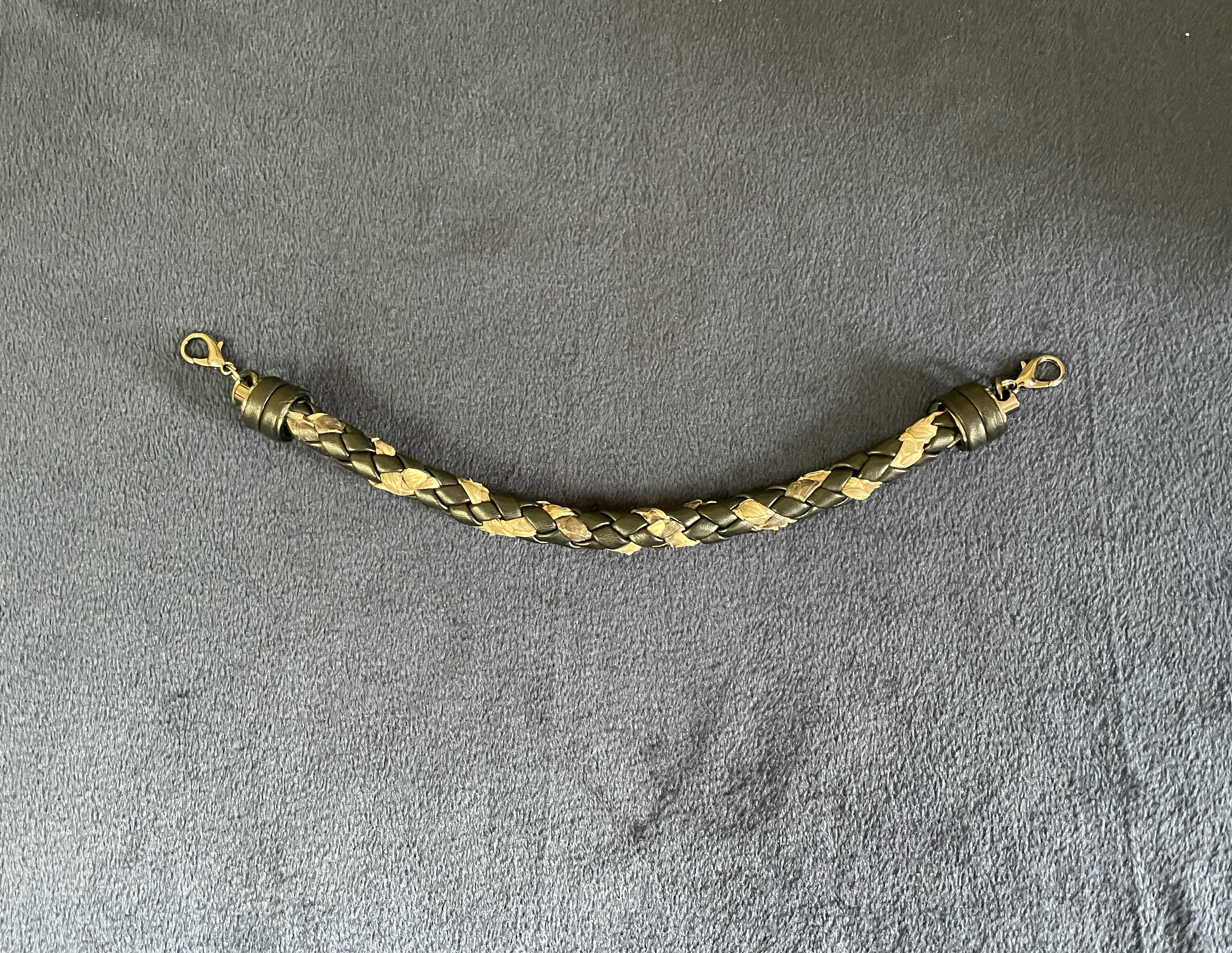 革の羽織紐(黒✖️白蛇)マット