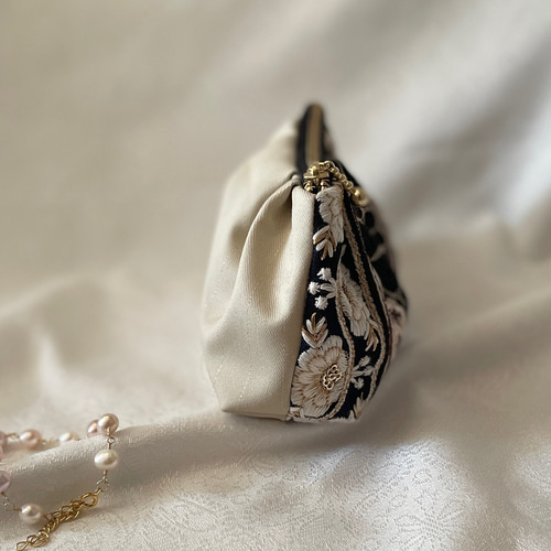 インド刺繍リボンのころんとポーチ 12センチファスナー ポーチ