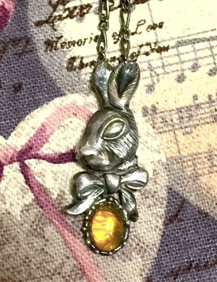 うさぎのリボン/シルバーと琥珀(アンバー) 6,160円