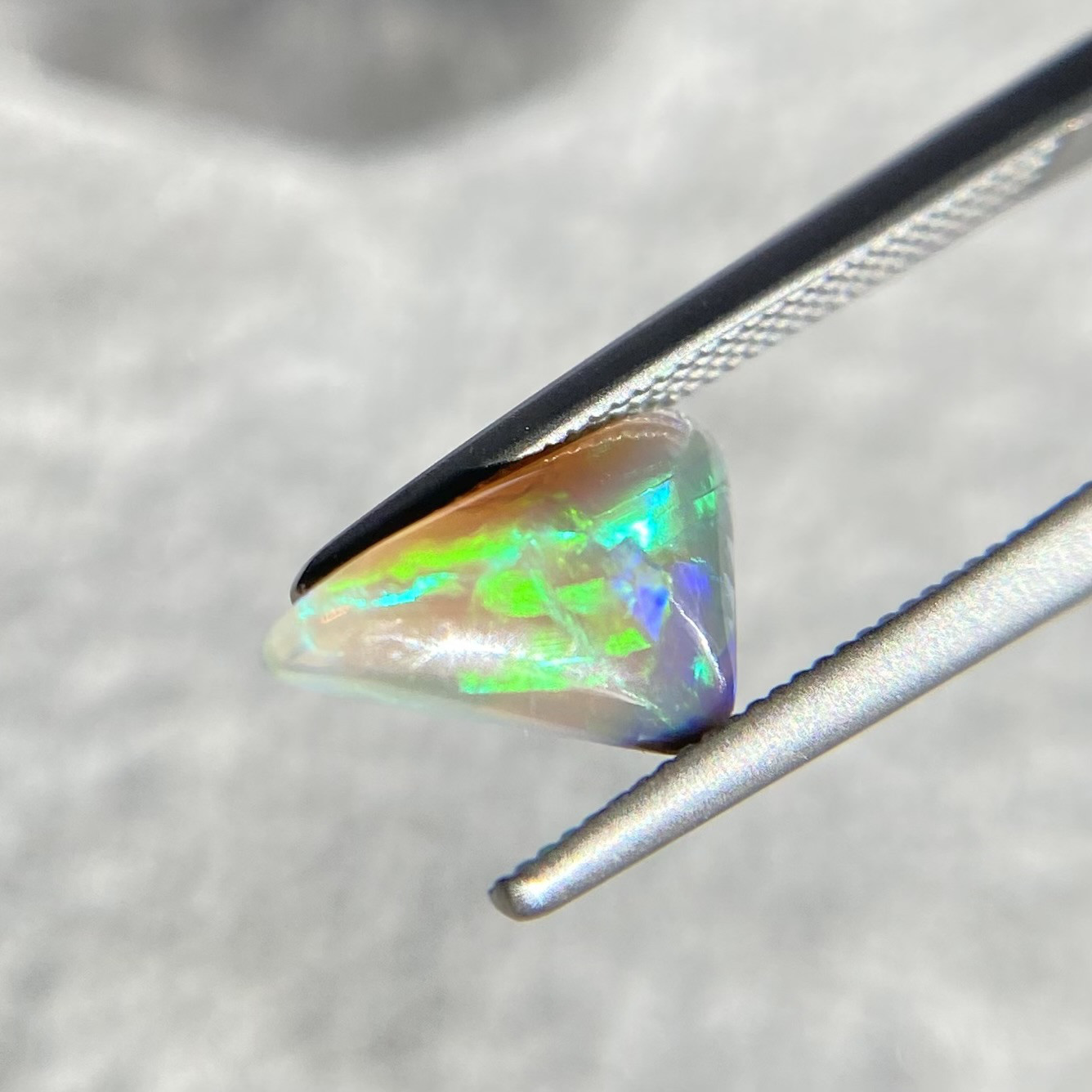 天然オーストラリアオパールルース0.78ct オーストラリア産原石から磨きました！