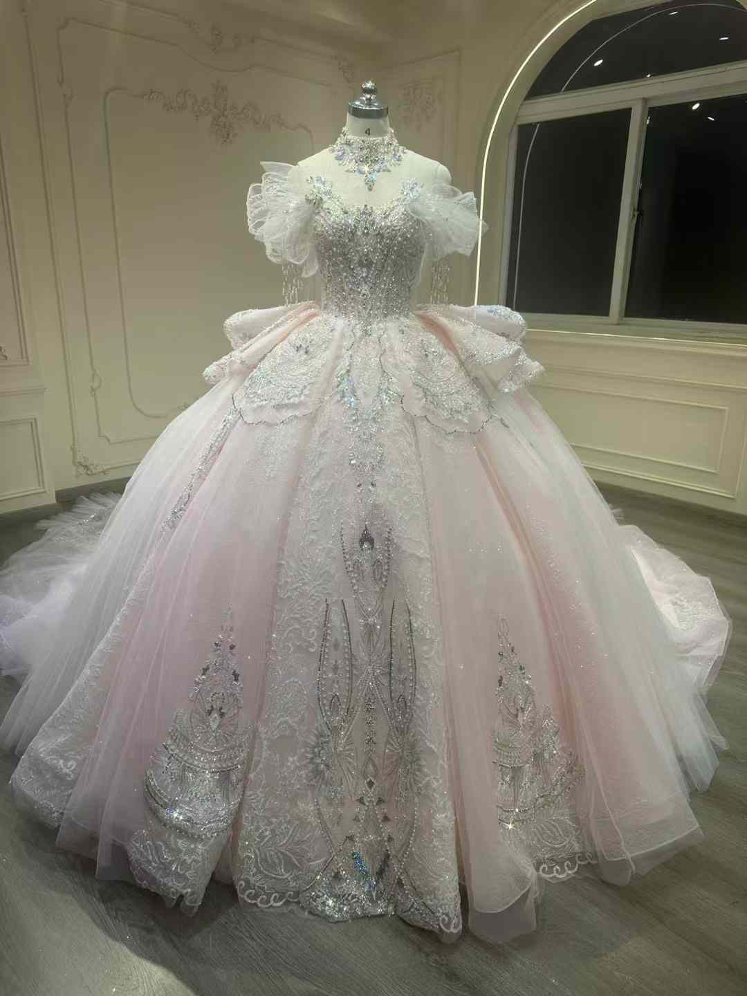 高品質保証！可愛いピンク　ボリューム　華やかなトレーン　サイズオーダー可能　お姫　ラッフルスカート　ギャザー　結婚式挙式 92,675円