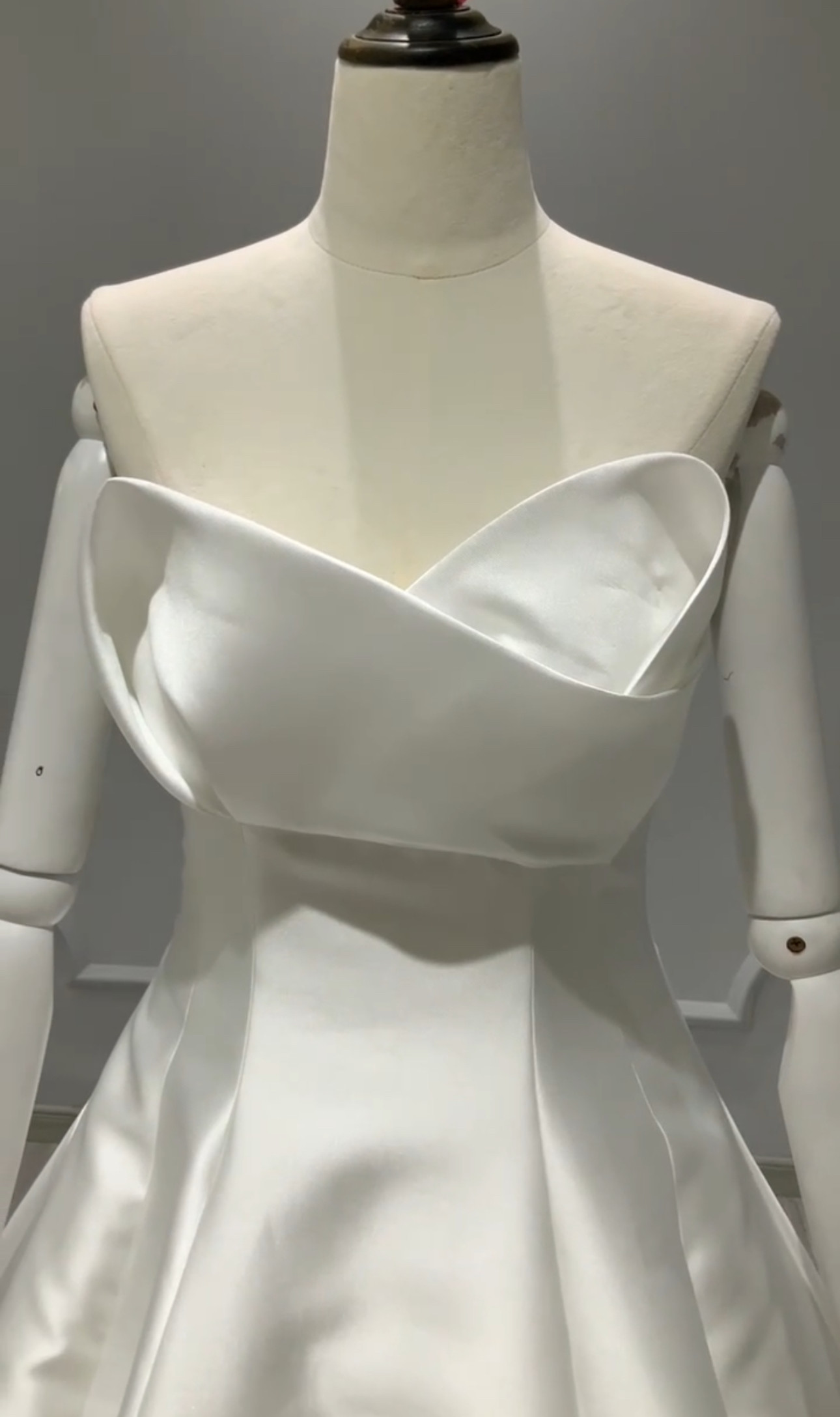 ウェディングドレス　チューブ　ホワイト　カラー変更可能　胸立体的なデザイン　Aライン　細見えシルエット　結婚式二次会挙式 30,537円