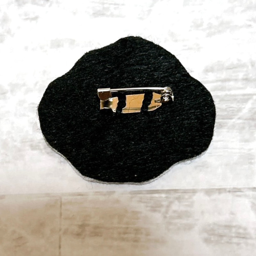 ハンドメイド✩.*˚キャラクター刺繍ブローチ♬.*ﾟ ブローチ Poiitto