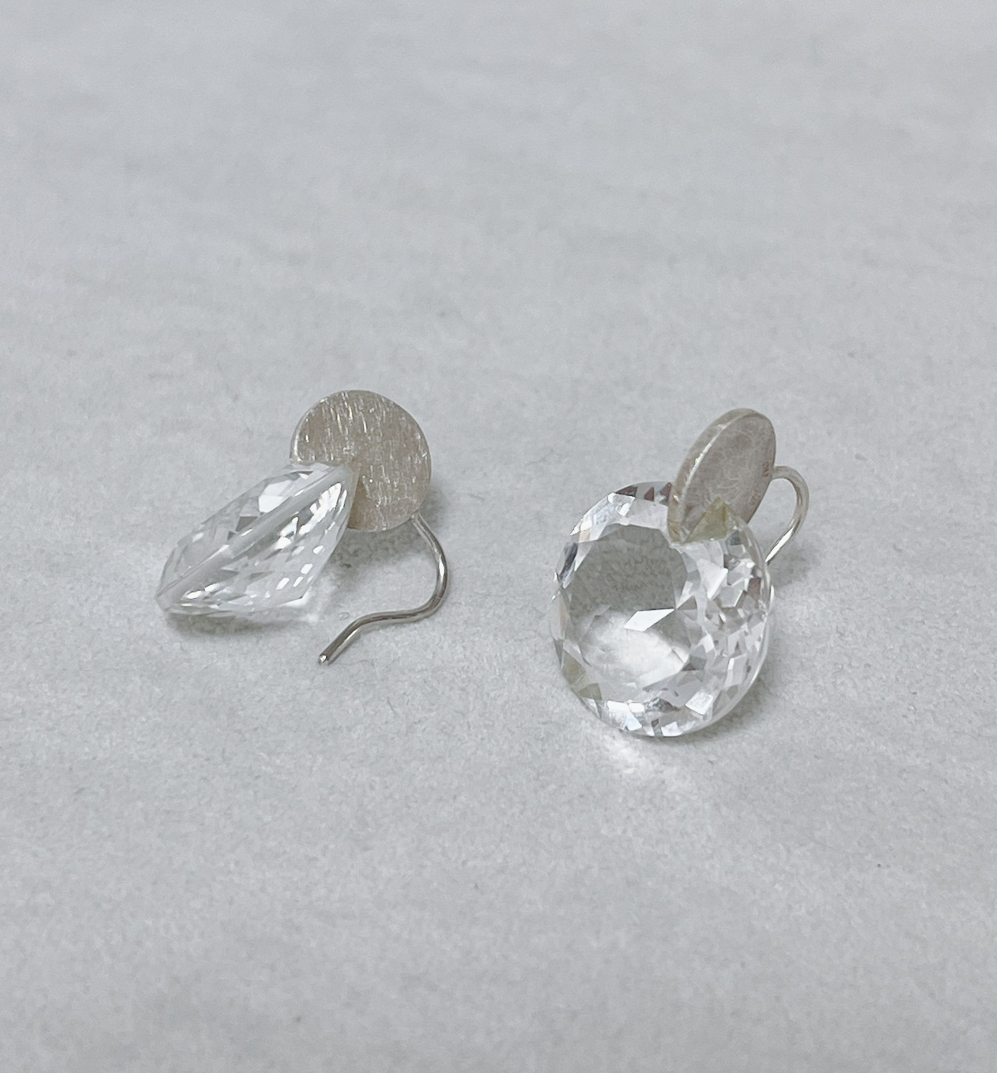 スターリングシルバー　シンセチッククオーツピアス