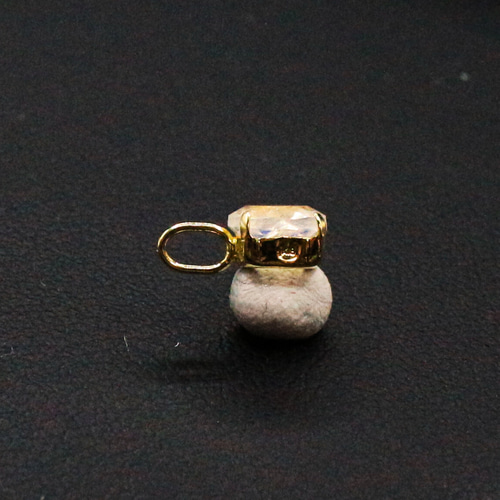 AG-K18-127 天然石 K18 ペンダント トップ ブルームーンストーン