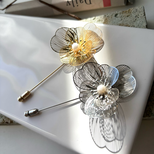 翌日発送☆【卒業/入学✳︎】透かしメタルフラワーブローチ☆*ピン