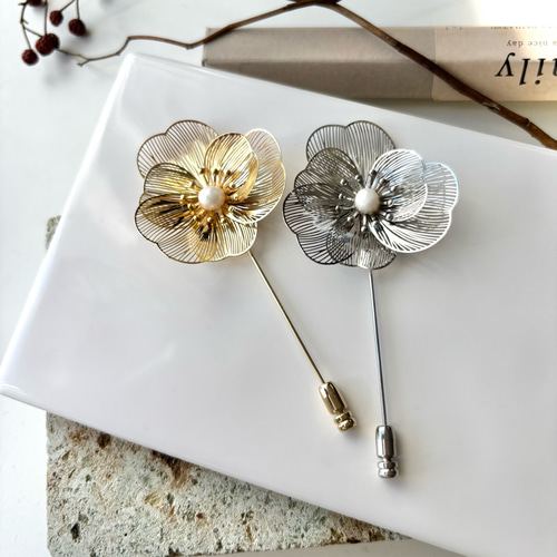 翌日発送☆【卒業/入学✳︎】透かしメタルフラワーブローチ☆*ピン