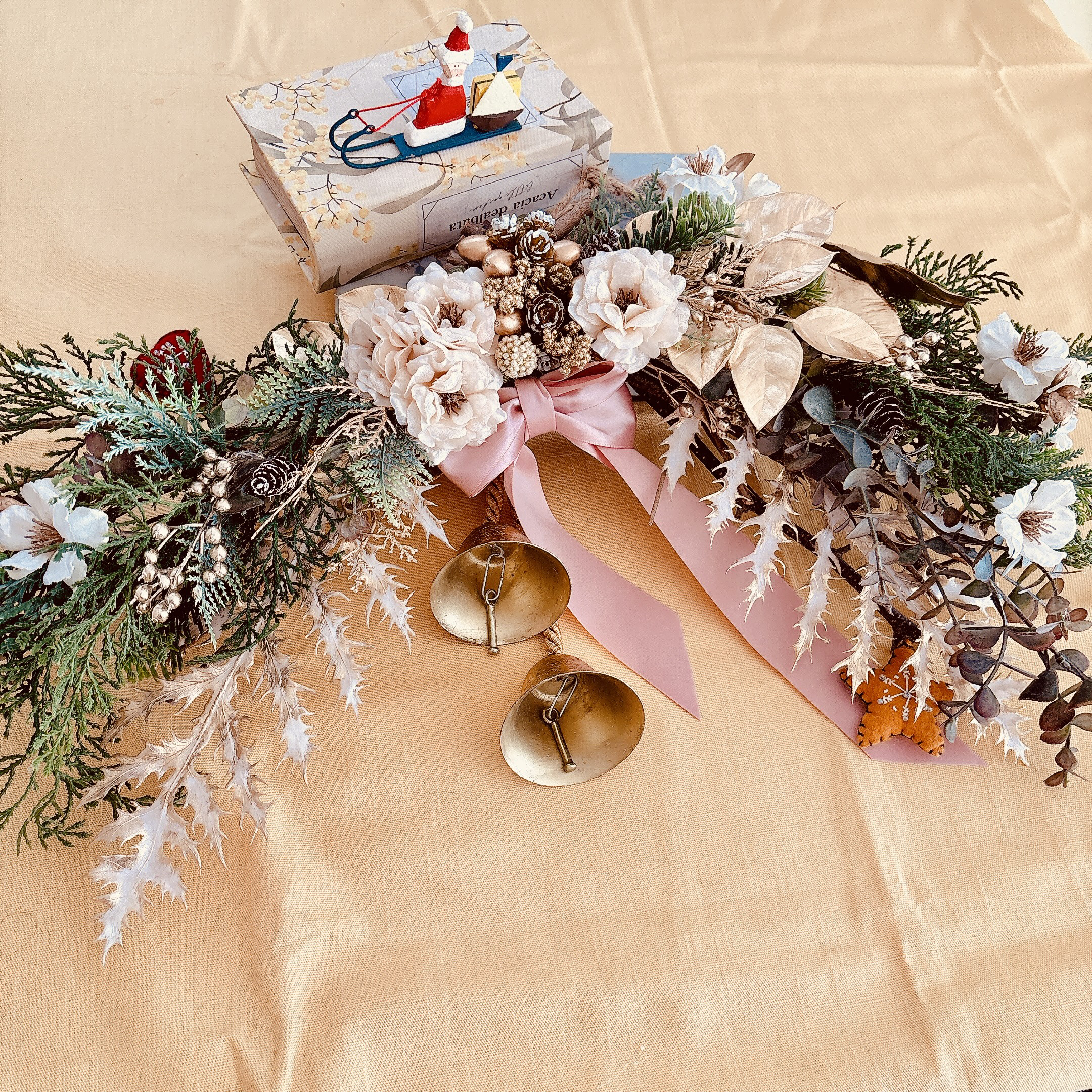 ツインベルのクリスマススワッグ