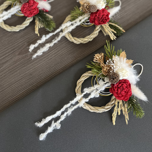 ✤お正月✤手のひらサイズのミニしめ縄飾り アート ドライ 松ぼっくり