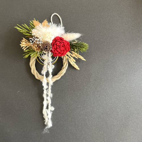 ✤お正月✤手のひらサイズのミニしめ縄飾り アート ドライ 松ぼっくり