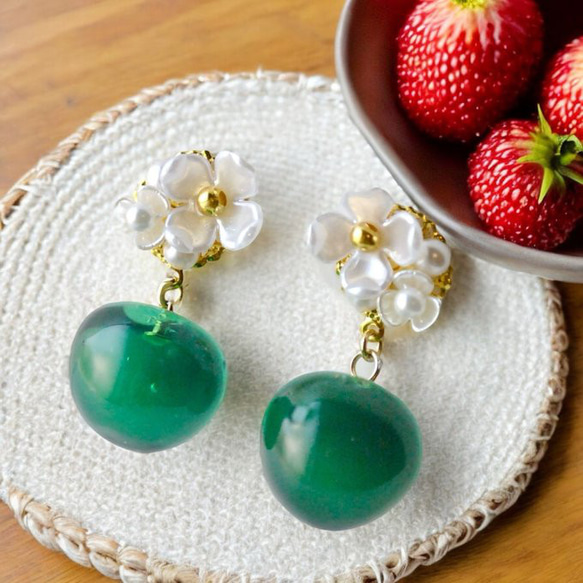 LOVE by e.m 青リンゴピアス　新品未使用品 ピアス リンゴ 青りんご ブルー アップル アクセサリー フック