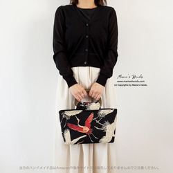 僅剩1件！ ⭐️ 已售出4件！ ⭐️ 時尚仙鶴圖案荷蘭哥白利花紋日式小木柄手提包 第10張的照片