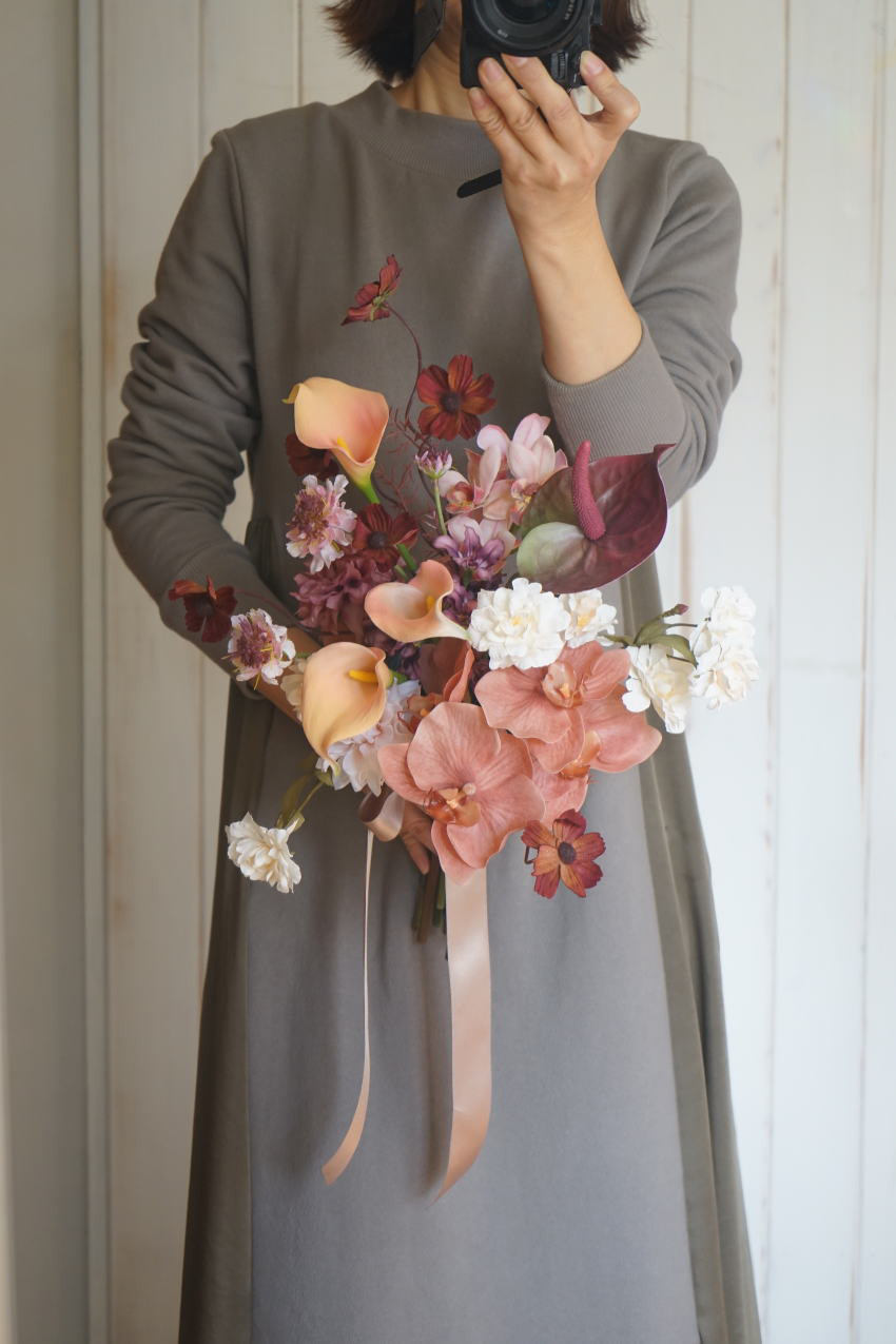 【タイムセール中】アーティシャルフラワーブーケ　ブートニア付　胡蝶蘭　韓国風 タイムセール中】アーティシャルフラワーブーケ ブートニア付