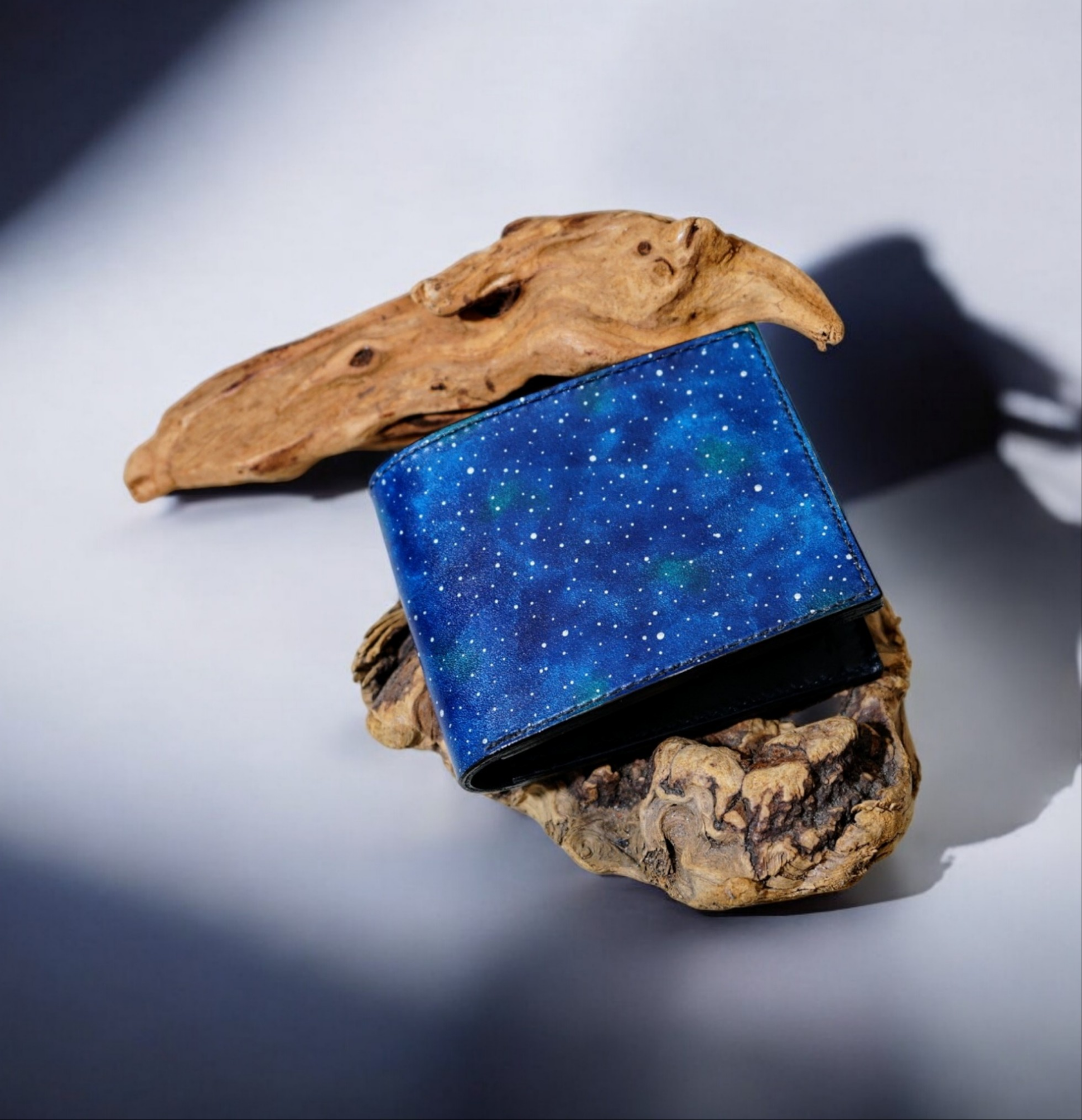 『星の銀河シリーズ』星のカケラ舞う銀河のレザーふたつ折り財布 革小物 財布 2つ折り財布 二つ折財布 レザーウォレット