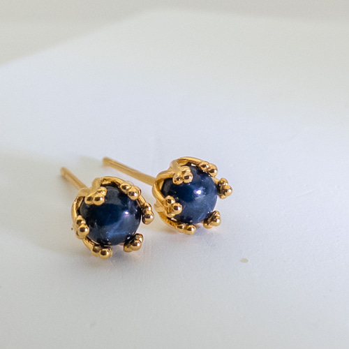 アフリカ産 スターサファイア ピアス 一粒 クラウン ＊petal