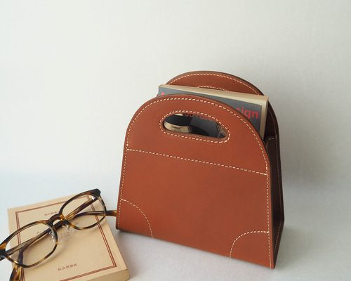 本革》かわいいバッグ型の小物入れ（赤茶色） フリーボックス・小物