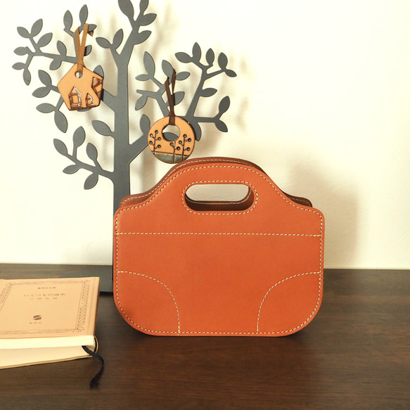 本革》かわいいバッグ型の小物入れ（茶色） フリーボックス・小物入れ