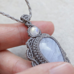 ブルーレースアゲートとレインボームーンストーン天然石マクラメネックレスmac403-エスニックアジアンエキゾチック 13枚目の画像