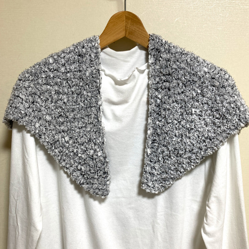 サラモコヤーンのふんわり三角ショール ＊ ファーヤーンとエクールの2