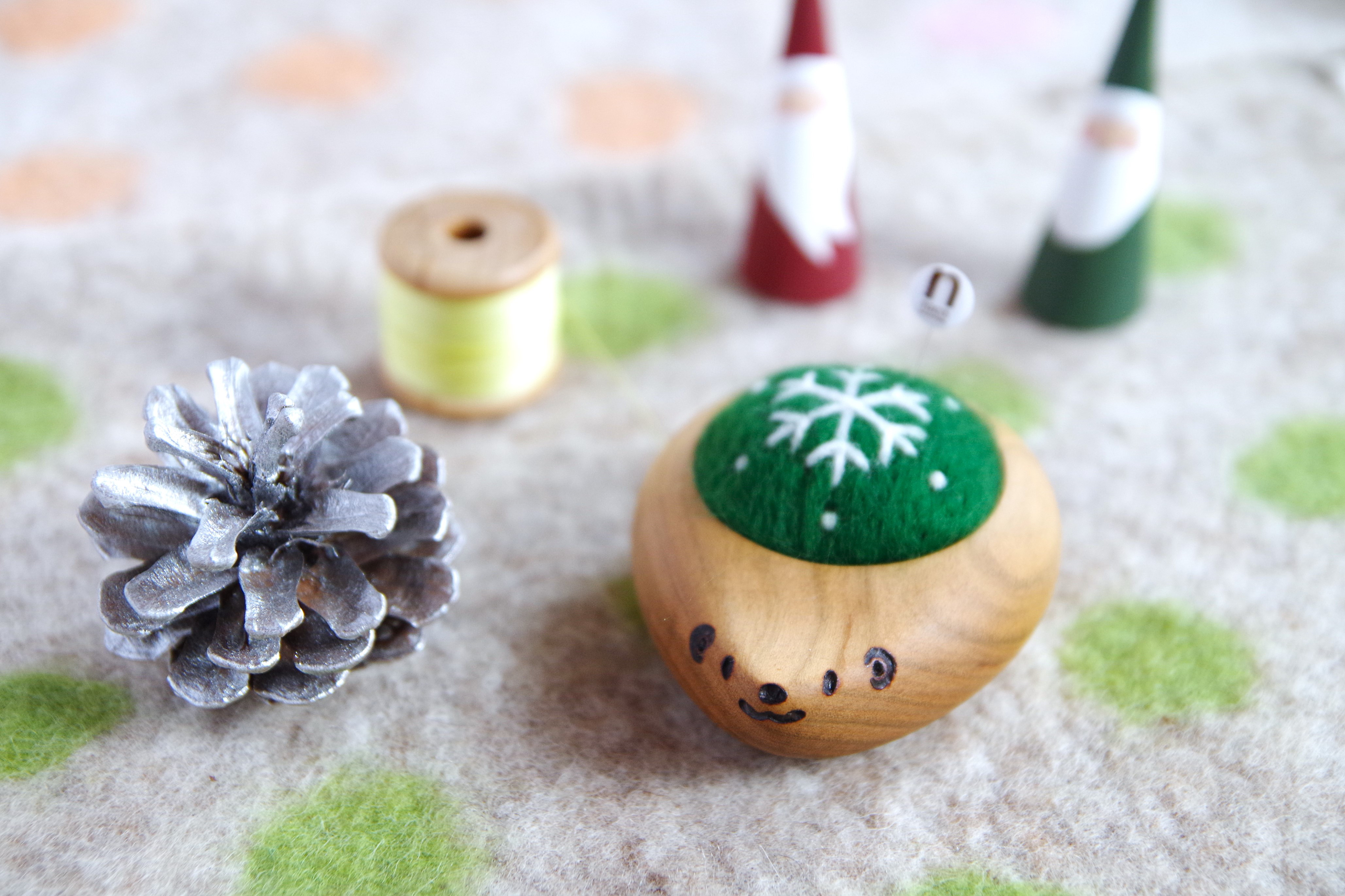 ハリネズミの羊毛ピンクッション【針山】snow crystal　Green